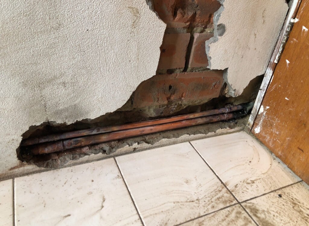 Burst Pipe Repair Northern Beaches Emergency burst pipe repair Northern Beaches plumber fixing water leak at night
